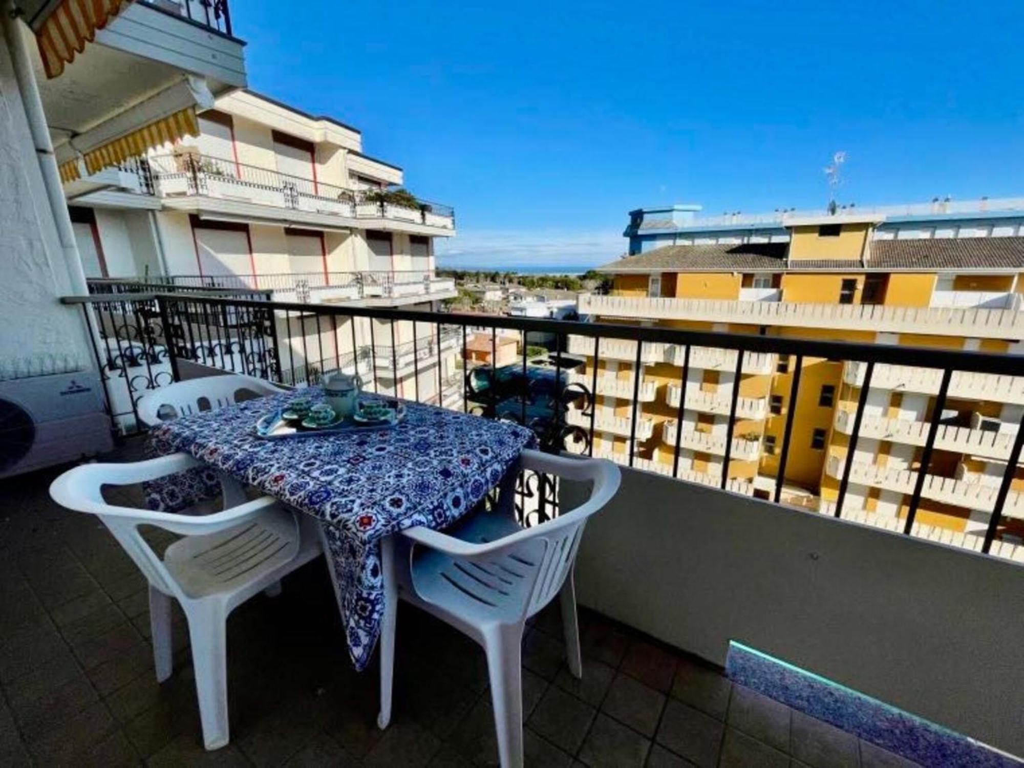 Bright Apartment With Pool Порто-Санта-Маргерита-ди-Каорле Экстерьер фото