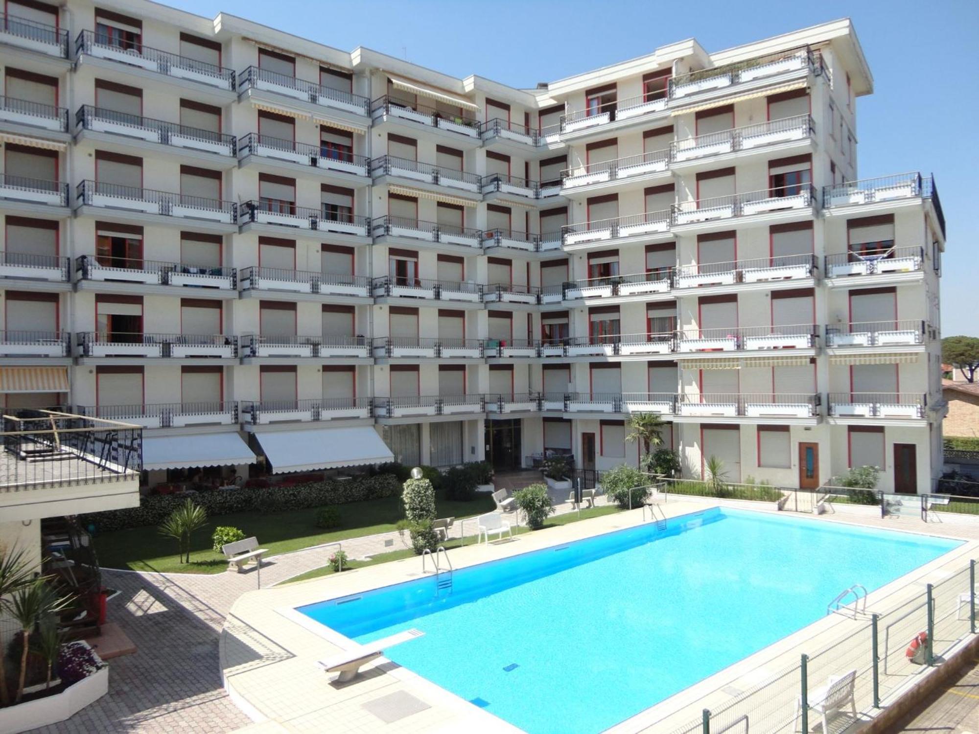 Bright Apartment With Pool Порто-Санта-Маргерита-ди-Каорле Экстерьер фото