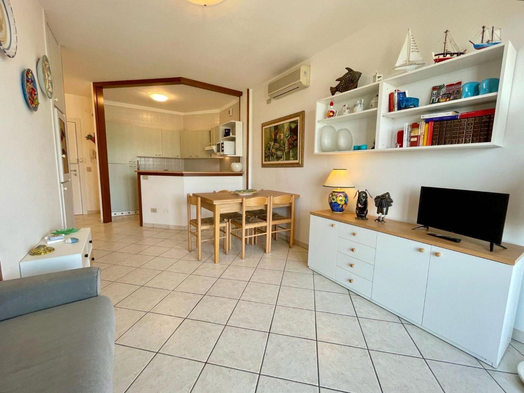 Bright Apartment With Pool Порто-Санта-Маргерита-ди-Каорле Экстерьер фото